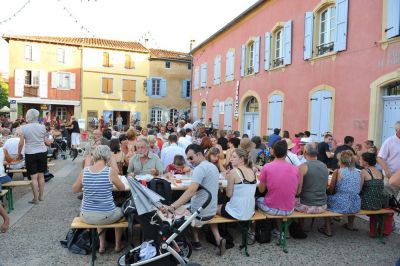 France traditionnelle
 un village d'AriÃ¨ge : fÃªte conviviale
J.BÃ©guÃ©
