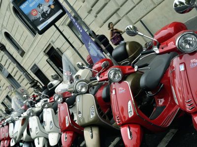 _CLA2652_Vespa_a_louer.jpg