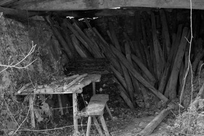 joel Pierre: la cabane de la vigne
Il fut un temps des hommes y travaillaient..La vigne a disparu....
