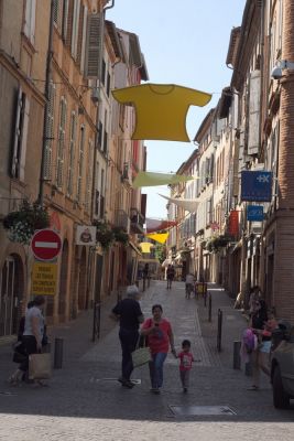 joel P
scÃ¨ne de rue , dommage le papi est arrivÃ© au mauvais moment et parasite mon sujet principal .... Ã  refaire .....
