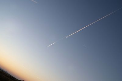 Joel pierre
Apocalypse now.... Petits dans le ciel.... avions de combats....les grands continuent Ã  construire des machines de guerres ,et Ã  dÃ©truire....notre petite planÃ¨te....
