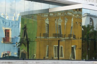 joelP
reflet des vielles faÃ§ades (1500 aprÃ¨s JC ) dans la faÃ§ade moderne . Campeche . Mexique .
