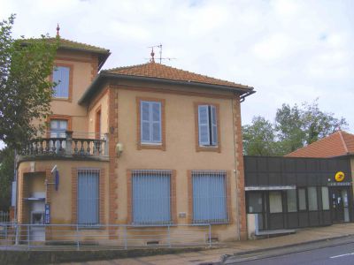                            Jean Portes
Au cours de l'annÃ©e 2004, sur une idÃ©e de Maurice Baux, j'avais pris contact avec un photographe pour une prise de vues Ã  Verdun-sur-Garonne. Inconnus l'un pour l'autre, nous avons convenu de nous retrouver devant la poste du village en arborant un appareil photo aurour du cou comme signe de reconnaissance. C'Ã©tait le 17 avril 2004. Et c'est ce jour-lÃ  que je fis la connaissance de Jean BEGUE
