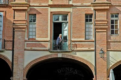 PremiÃ¨re loge. Dom.F
Mots-clés: Place Nationale