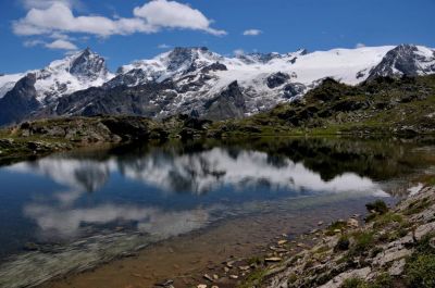 La Meije, le Rateau et le glacier de la Girose se reflÃªtent dans le lac LÃ©riÃ© (Plateau d'Emparis)
