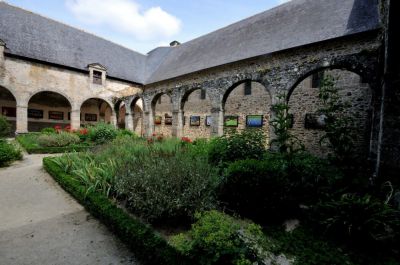 Gilbert P.
Exposition Ã  l'Abbaye de LÃ©hon ''La Terre qui nourrit les hommes'' (2018)
