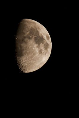 Lune Gibbeuse
RetouchÃ©e avec Acr
