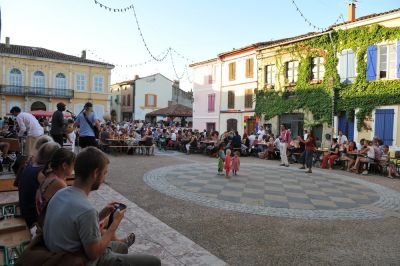 France traditionnelle
 un village d'AriÃ¨ge : fÃªte conviviale
J.BÃ©guÃ©
