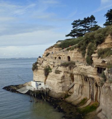 Betty
Préhistoire - Les grottes du Régulus - Habitations troglodytes Ã  Mescher sur Gironde 
